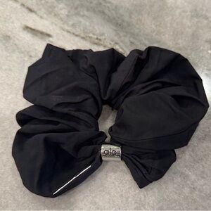 ALO Yoga Black Hair Scrunchie